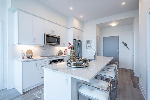 16 Concord Place|Unit #644, Grimsby, ON - Indoor Photo Showing Kitchen With Upgraded Kitchen