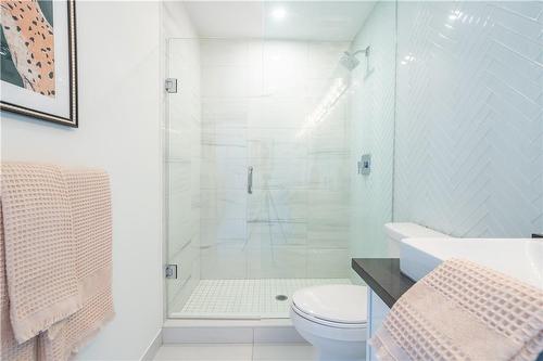 16 Concord Place|Unit #644, Grimsby, ON - Indoor Photo Showing Bathroom