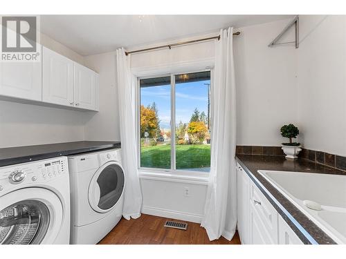 1605 Crawford Road, Kelowna, BC - Indoor Photo Showing Laundry Room