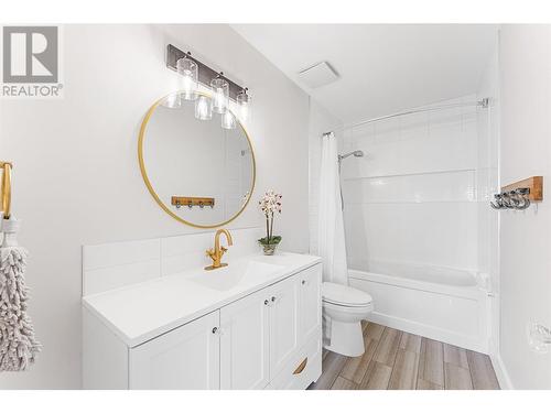 1605 Crawford Road, Kelowna, BC - Indoor Photo Showing Bathroom