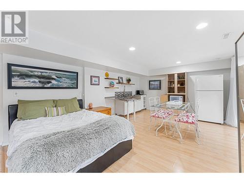 1605 Crawford Road, Kelowna, BC - Indoor Photo Showing Bedroom