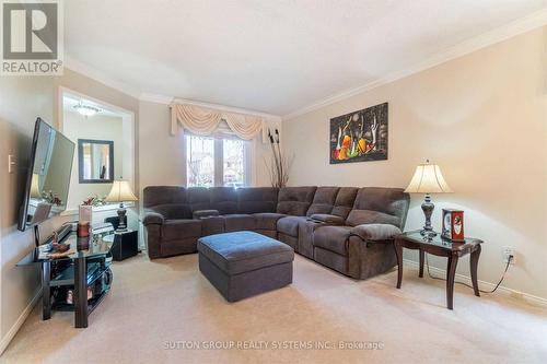 164 White Pine Cres, Pickering, ON - Indoor Photo Showing Living Room
