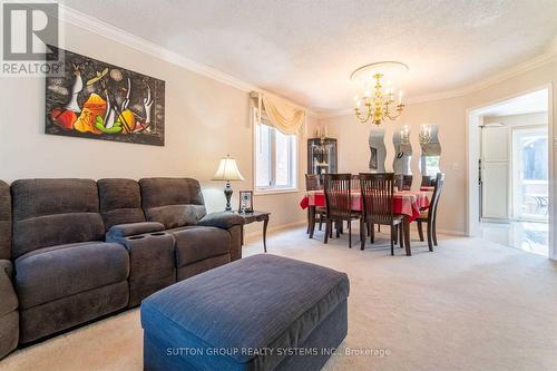 164 White Pine Cres, Pickering, ON - Indoor Photo Showing Living Room