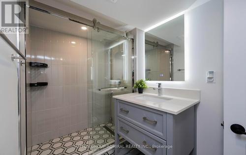 25 Lawrie Rd, Vaughan, ON - Indoor Photo Showing Bathroom
