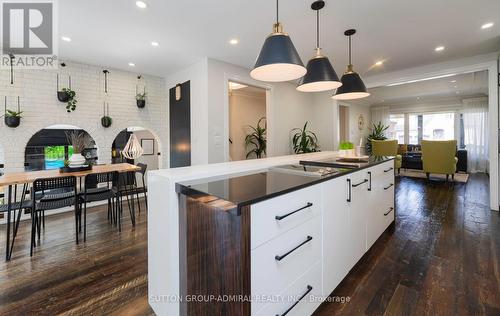 25 Lawrie Rd, Vaughan, ON - Indoor Photo Showing Kitchen With Upgraded Kitchen