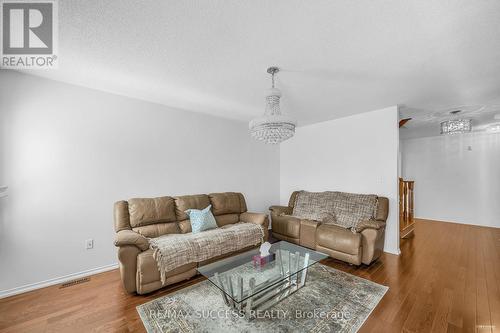465 Hillbury Dr, Mississauga, ON - Indoor Photo Showing Living Room