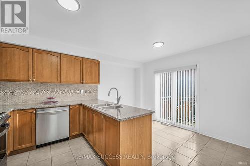465 Hillbury Dr, Mississauga, ON - Indoor Photo Showing Kitchen With Double Sink