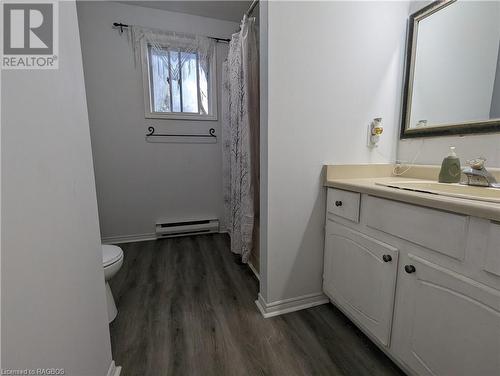 517 2Nd Street W, Owen Sound, ON - Indoor Photo Showing Bathroom