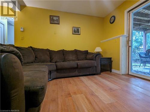 517 2Nd Street W, Owen Sound, ON - Indoor Photo Showing Living Room