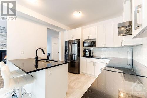 576 Cope Drive, Ottawa, ON - Indoor Photo Showing Kitchen With Upgraded Kitchen