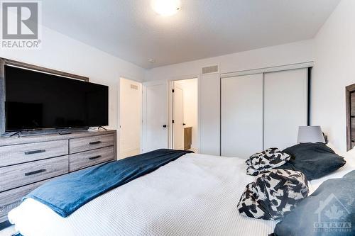 576 Cope Drive, Ottawa, ON - Indoor Photo Showing Bedroom