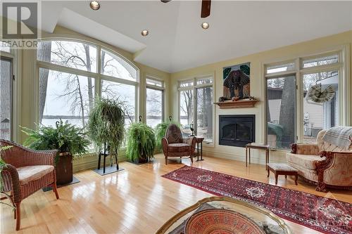 186 Baillie Avenue, Constance Bay, ON - Indoor Photo Showing Living Room With Fireplace
