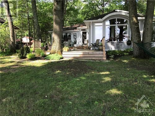 Summer lush and green with granddaddy oak trees providing shade - 186 Baillie Avenue, Constance Bay, ON - Outdoor