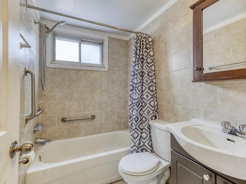 Bathroom - 8675 Av. Champagneur, Montréal (Villeray/Saint-Michel/Parc-Extension), QC - Indoor Photo Showing Bathroom