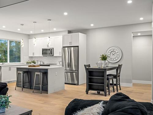 3240 Klanawa Cres, Courtenay, BC - Indoor Photo Showing Kitchen With Upgraded Kitchen