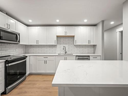 3240 Klanawa Cres, Courtenay, BC - Indoor Photo Showing Kitchen With Upgraded Kitchen