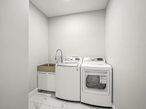 3240 Klanawa Cres, Courtenay, BC - Indoor Photo Showing Laundry Room