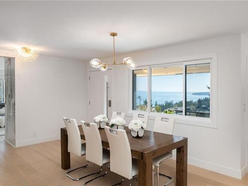 966 Saturna Pl, Saanich, BC - Indoor Photo Showing Dining Room