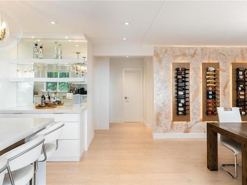 966 Saturna Pl, Saanich, BC - Indoor Photo Showing Kitchen