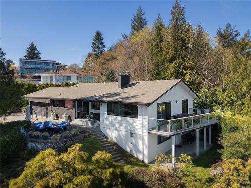 966 Saturna Pl, Saanich, BC - Outdoor With Deck Patio Veranda