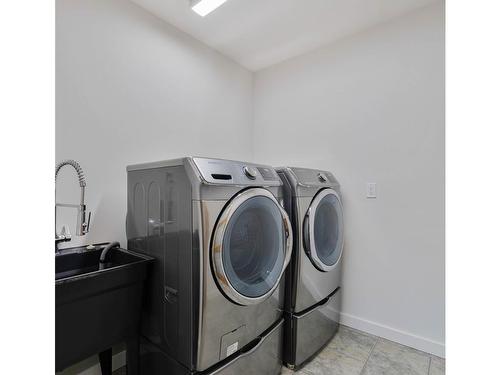 225 Mariners Way, Mayne Island, BC - Indoor Photo Showing Laundry Room