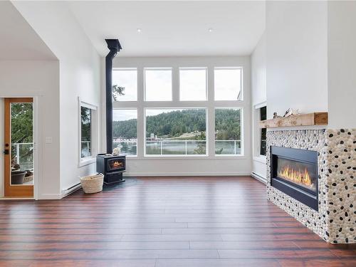 225 Mariners Way, Mayne Island, BC - Indoor Photo Showing Living Room With Fireplace