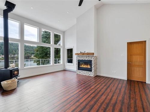 225 Mariners Way, Mayne Island, BC - Indoor Photo Showing Living Room With Fireplace