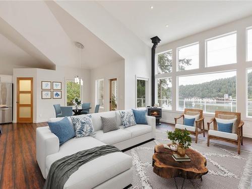 225 Mariners Way, Mayne Island, BC - Indoor Photo Showing Living Room