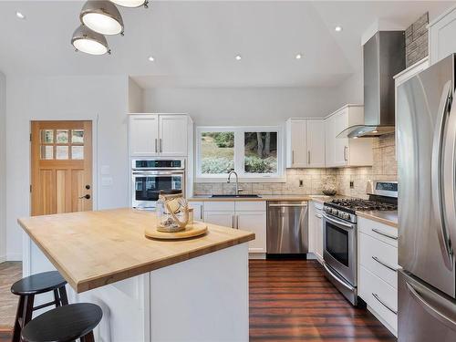 225 Mariners Way, Mayne Island, BC - Indoor Photo Showing Kitchen With Upgraded Kitchen