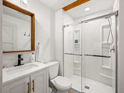 3796 East Rd, Denman Island, BC - Indoor Photo Showing Bathroom