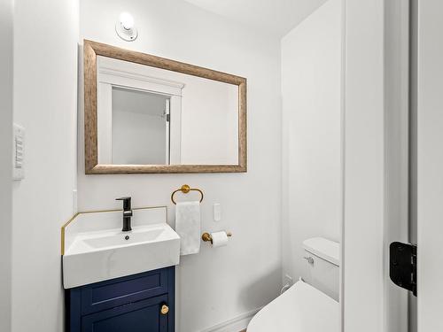 3796 East Rd, Denman Island, BC - Indoor Photo Showing Bathroom
