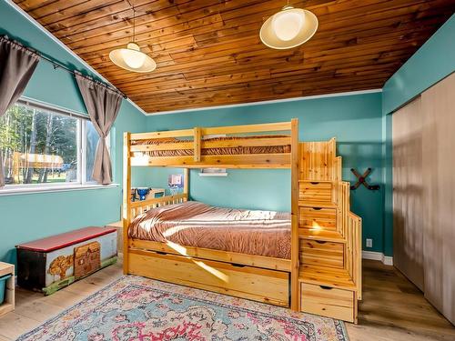 3796 East Rd, Denman Island, BC - Indoor Photo Showing Bedroom