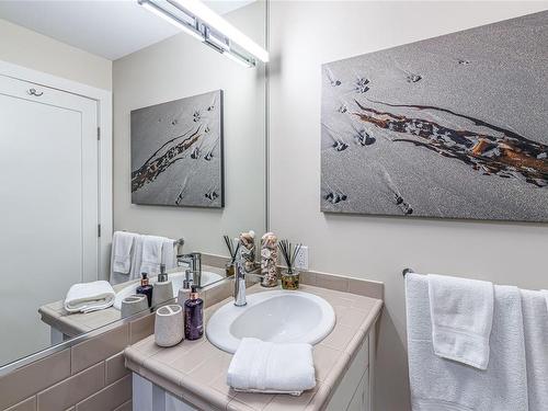 30-1059 Tanglewood Pl, Parksville, BC - Indoor Photo Showing Bathroom