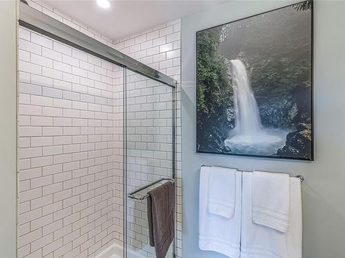 30-1059 Tanglewood Pl, Parksville, BC - Indoor Photo Showing Bathroom