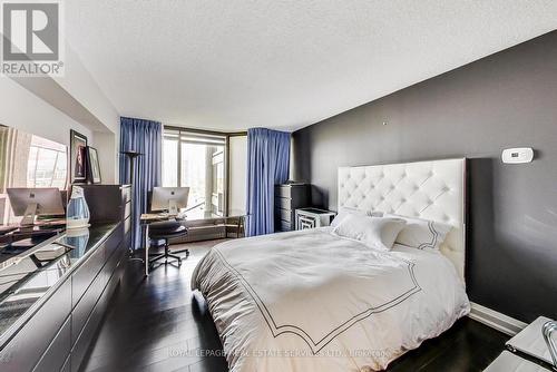 1110 - 2045 Lake Shore Boulevard W, Toronto, ON - Indoor Photo Showing Bedroom