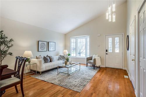 93 Hepburn Crescent, Hamilton, ON - Indoor Photo Showing Living Room