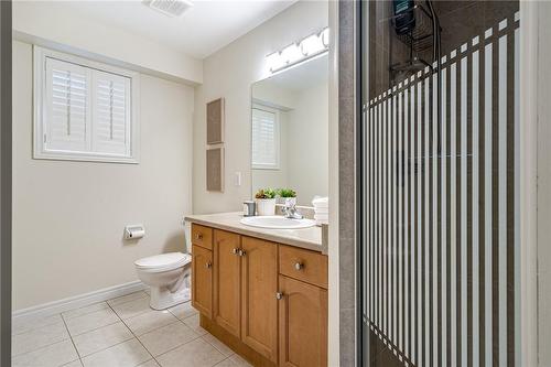 93 Hepburn Crescent, Hamilton, ON - Indoor Photo Showing Bathroom