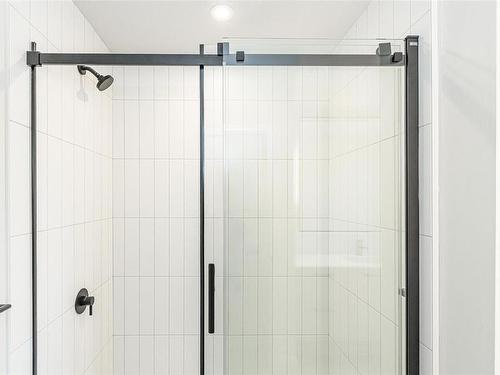 301-947 Whirlaway Cres, Langford, BC - Indoor Photo Showing Bathroom