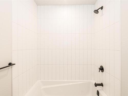 301-947 Whirlaway Cres, Langford, BC - Indoor Photo Showing Bathroom