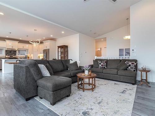 4226 Skye Rd, Saltair, BC - Indoor Photo Showing Living Room