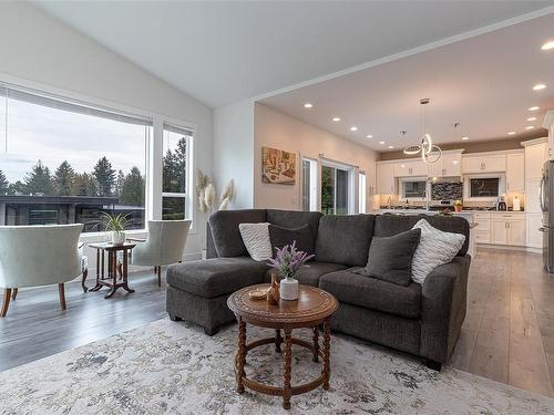 4226 Skye Rd, Saltair, BC - Indoor Photo Showing Living Room