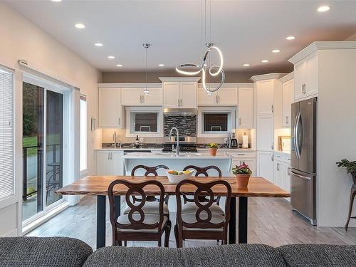 4226 Skye Rd, Saltair, BC - Indoor Photo Showing Kitchen With Upgraded Kitchen