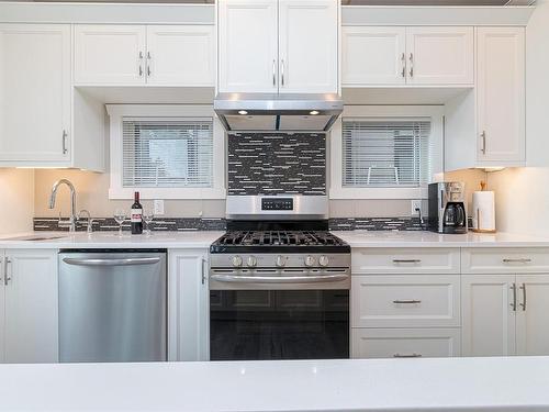 4226 Skye Rd, Saltair, BC - Indoor Photo Showing Kitchen