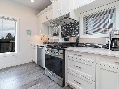 4226 Skye Rd, Saltair, BC - Indoor Photo Showing Kitchen