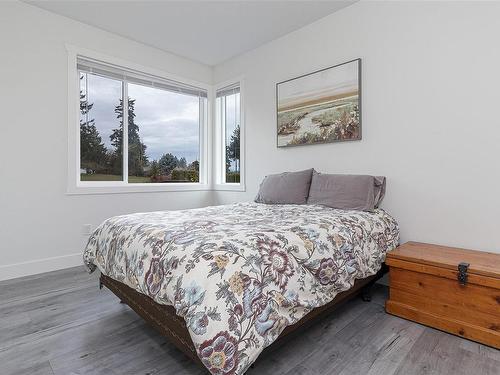 4226 Skye Rd, Saltair, BC - Indoor Photo Showing Bedroom