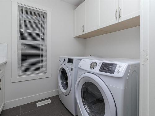 4226 Skye Rd, Saltair, BC - Indoor Photo Showing Laundry Room