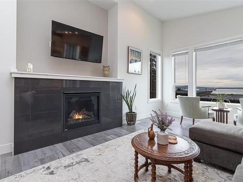 4226 Skye Rd, Saltair, BC - Indoor Photo Showing Living Room With Fireplace