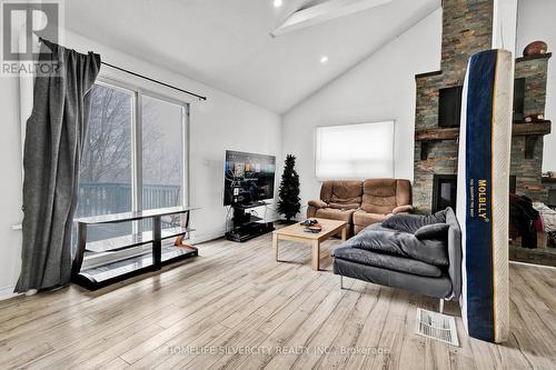 111 Troiless St, Caledon, ON - Indoor Photo Showing Living Room