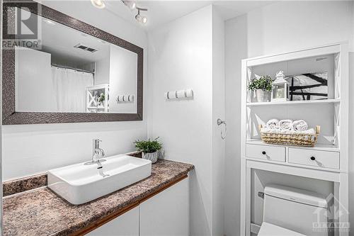 475 Laurier Avenue W Unit#1204, Ottawa, ON - Indoor Photo Showing Bathroom