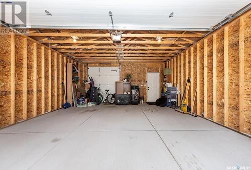 1402 Wiggins Avenue S, Saskatoon, SK - Indoor Photo Showing Garage